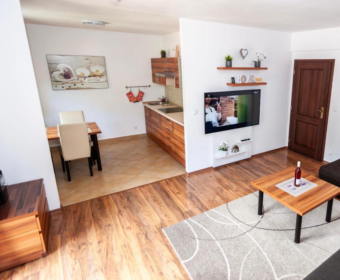 Vila Helena - Apartman Helena 15 Lägenhet Ruzomberok Exteriör bild