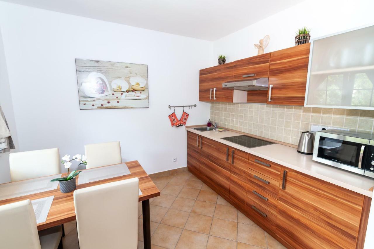 Vila Helena - Apartman Helena 15 Lägenhet Ruzomberok Exteriör bild